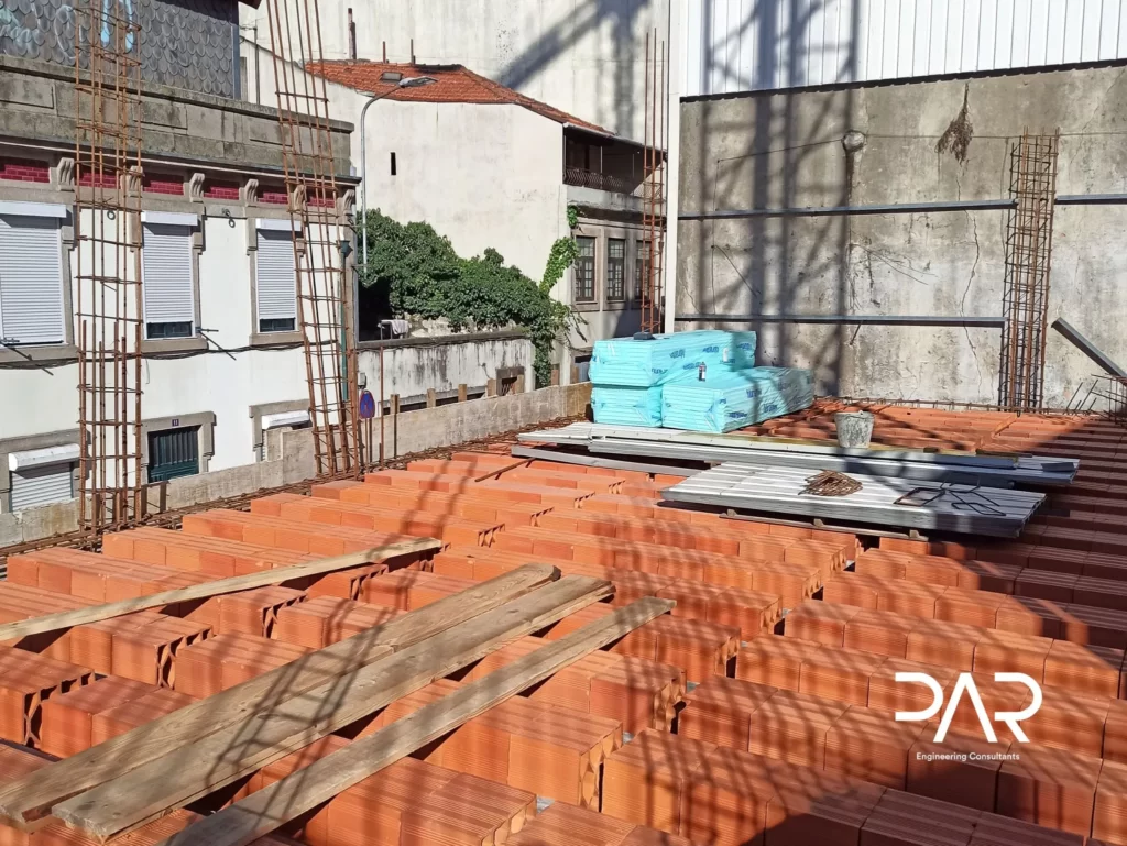 Trabalhos de preparação para betonagem de laje aligeirada de vigotas