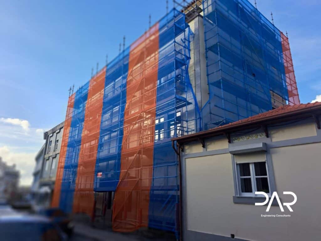 Montagem de Andaimes - Reabilitação de fachadas de edifício de Habitação Coletiva