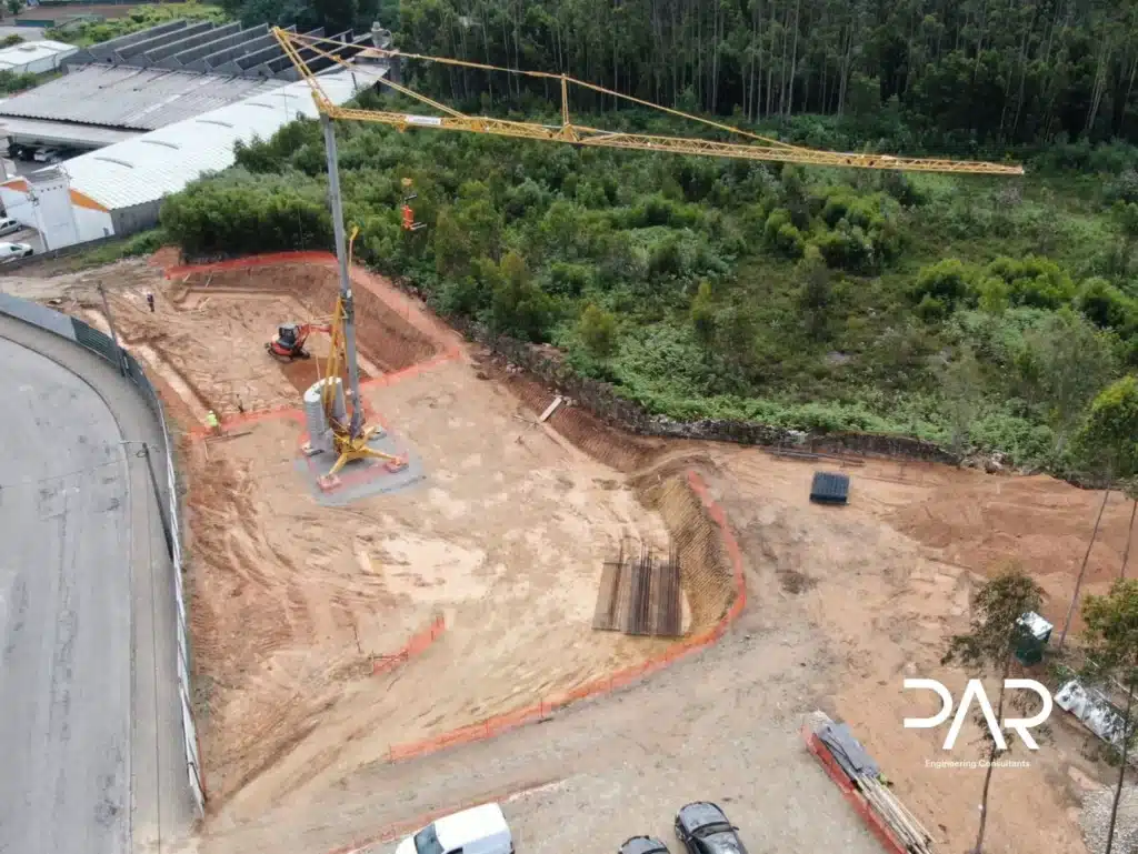 Notícia Movimento de terras - Vista geral com grua