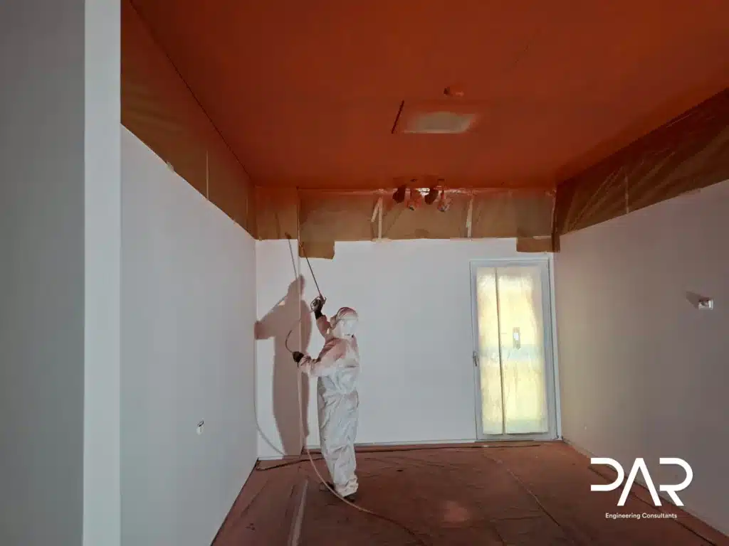 Pintura interior com proteção das áreas envolventes.